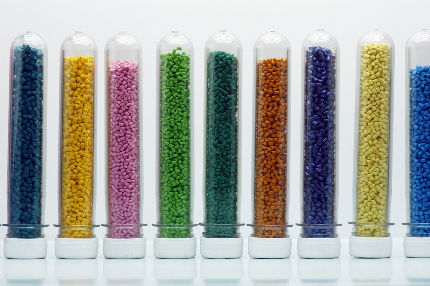 Tubos con pellets de color del laboratorio de Arcolor